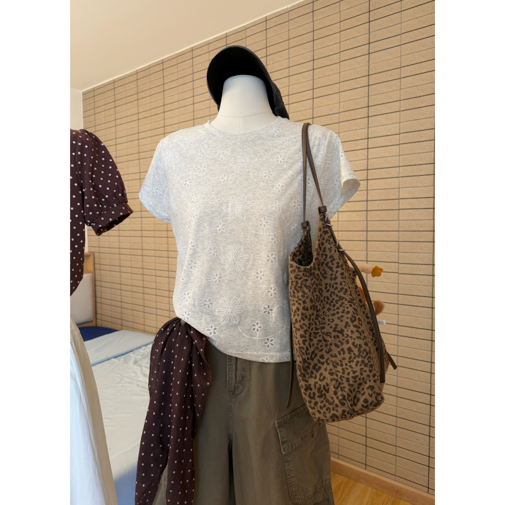 LENCLOTHING เสื้อยืดผู้หญิงพิมพ์ลาย Lazer Floral A2124-00