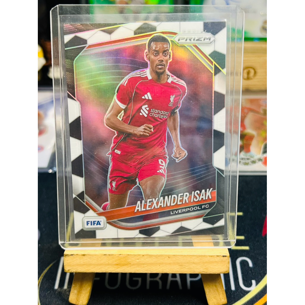 Alexander Isak Liverpool Soccer Ball Panini Prizm 2025/26 การ์ดฟุตบอล
