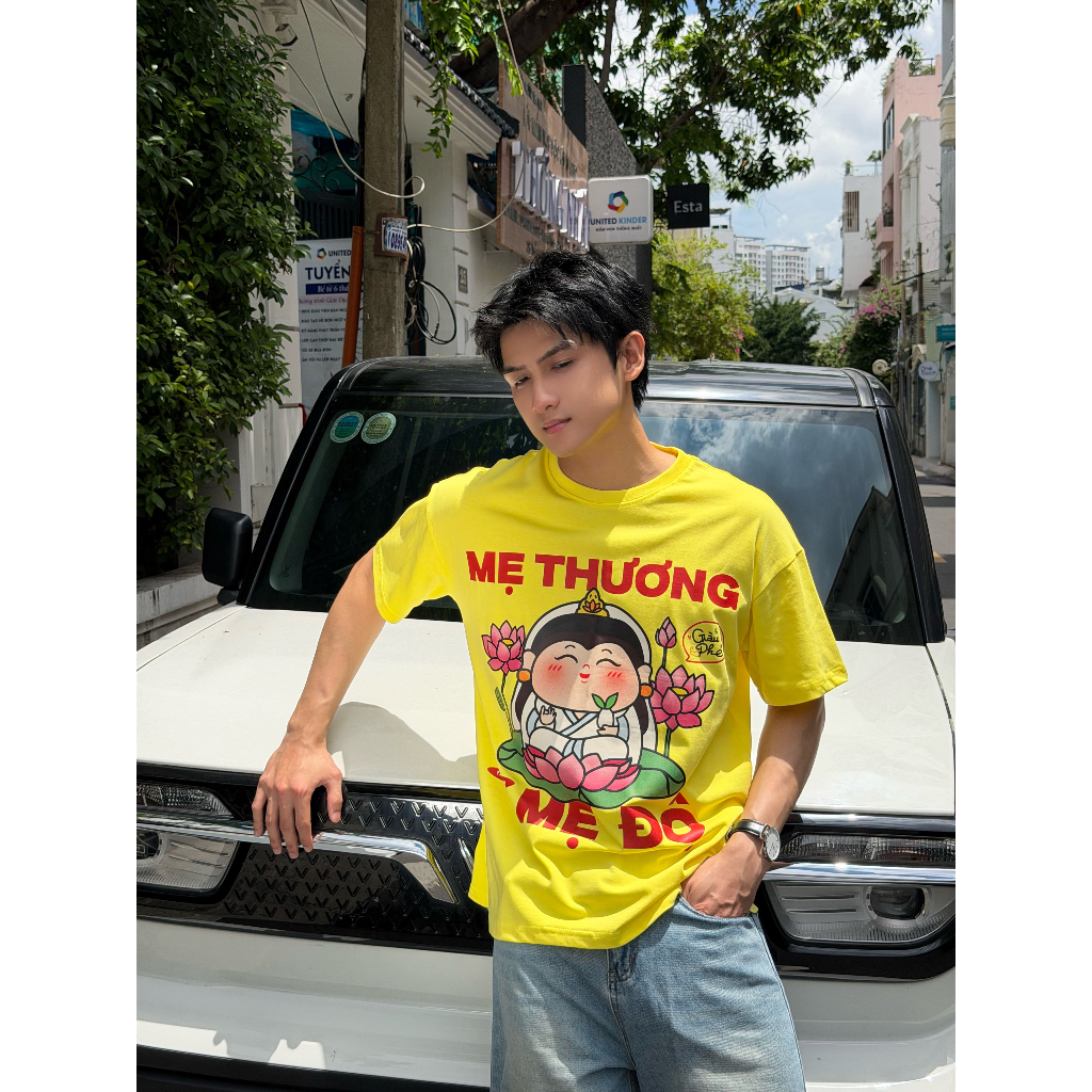 MOTHER LOVES MOTHER เสื้อยืดโดย Tiem Cai Quan