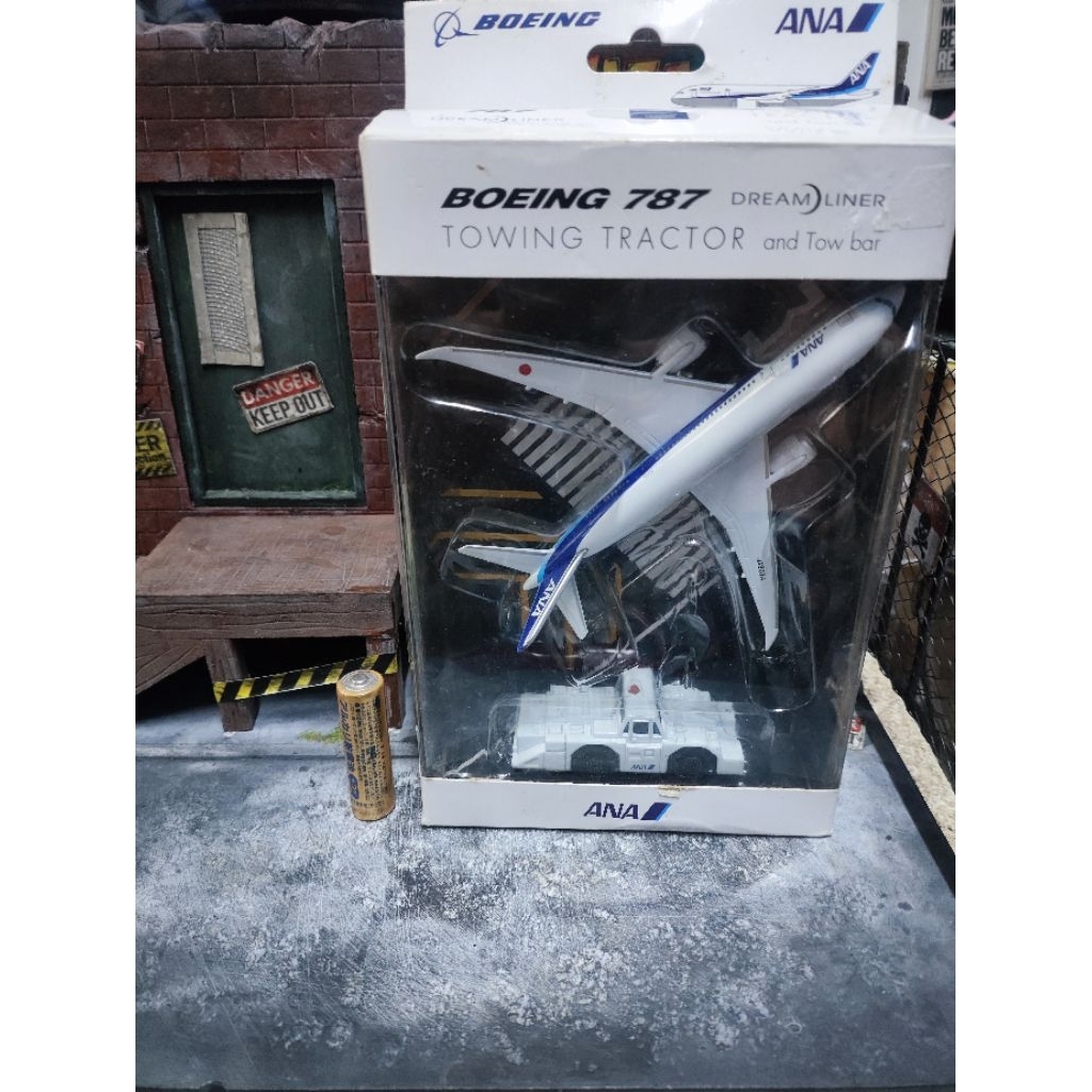 กล่องชุดเครื่องบินเหล็ก diecast 2 รุ่น ANA Boeing 787 JA801A และรถเข็น