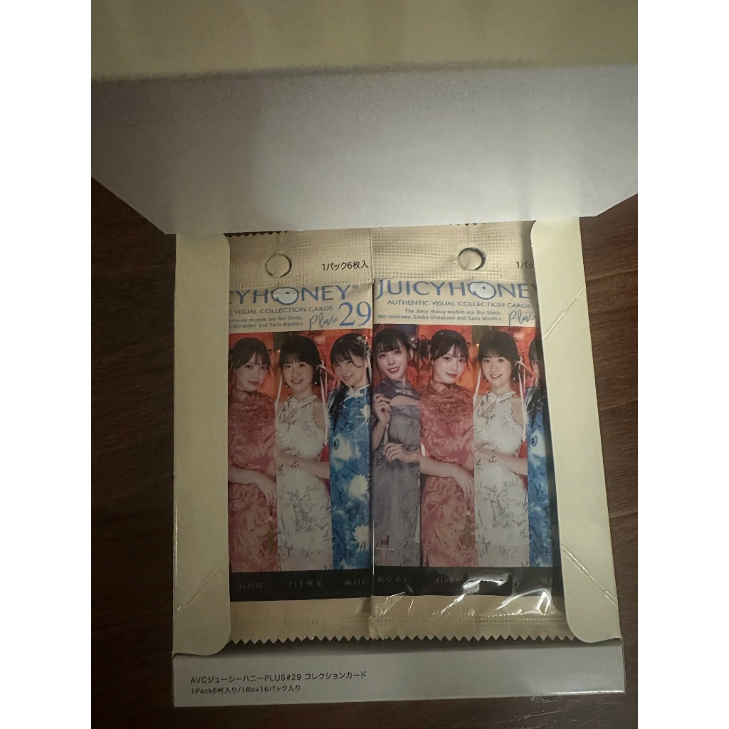 AVC JUICY HONEY PLUS 29 (01 แพ็ค 06 ใบ_Edicial พร้อมลายเซ็นการ์ด ชิ้นเสื้อ)