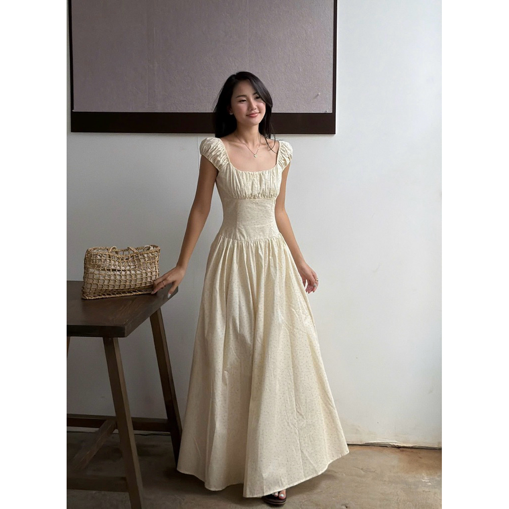 YENN DRESS | เดรสลายดอกครีมเด็กเอวใหญ่และหน้าอก (รูปถ่ายเดิม)