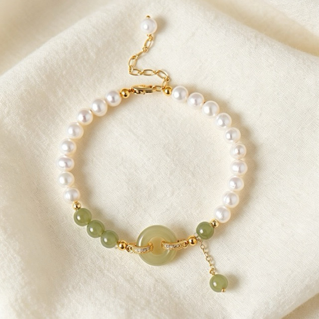 Tan Cuong Hoa Dien Jade สร้อยข้อมือและสร้อยคอผสมไข่มุกธรรมชาติ