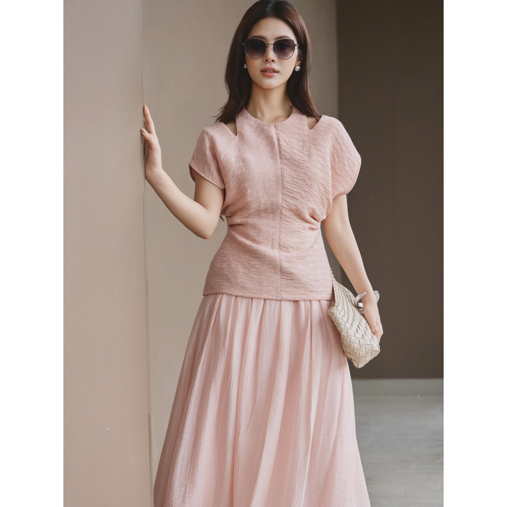 D.CHIC เสื้อแขนกุดเปิดไหล่เว้าเอว_CV.2-1324 MS: 1813453 (SS26)