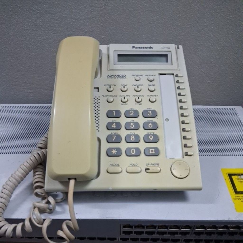 โทรศัพท์แผนกต้อนรับตั้งโต๊ะแบบตั้งโปรแกรมได้ Panasonic KX-T7730