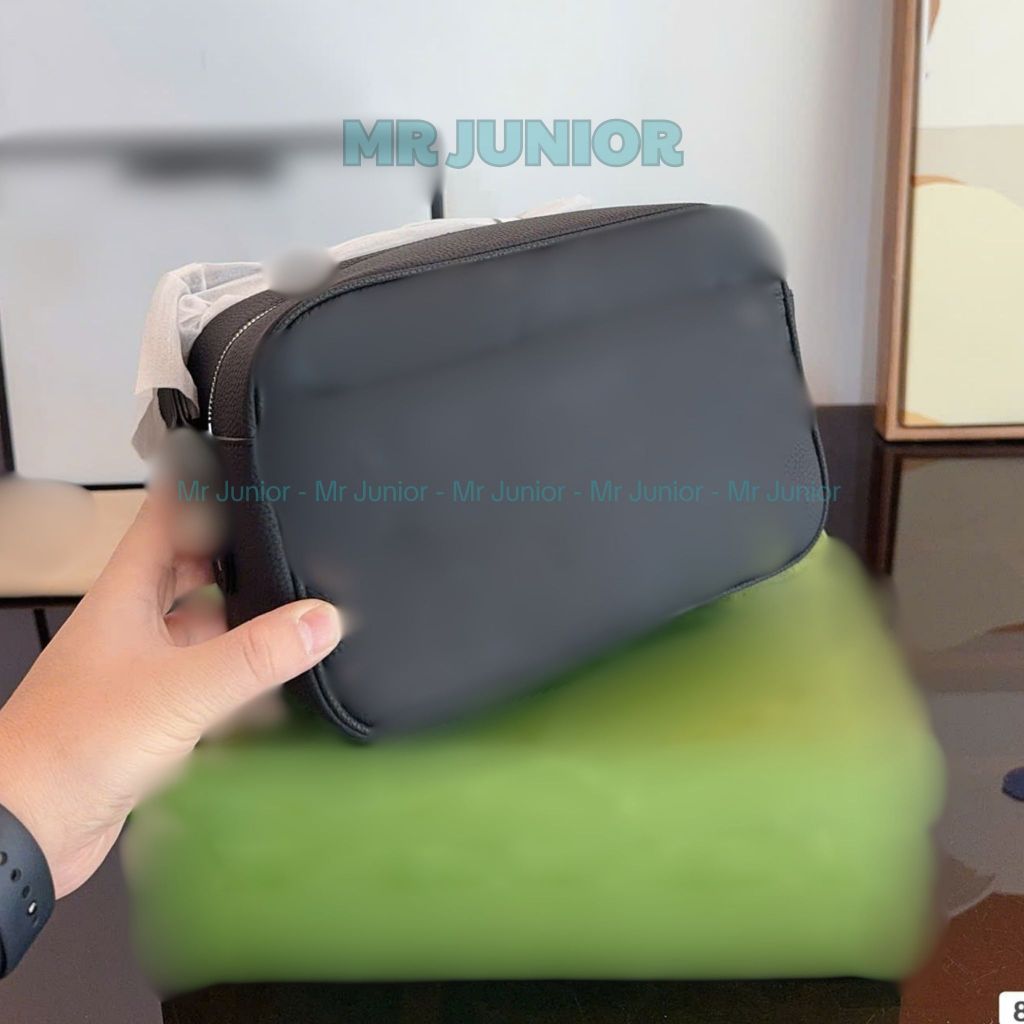 Jumbo G Messenger Bag สีดํา - Mr Junior T39