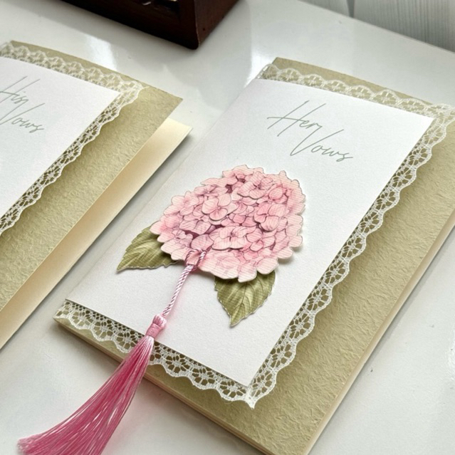 (Wedding Vows) VOWS CARD ดอกไม้ถือไฮเดรนเยียที่โลกเล็กๆของ Segen