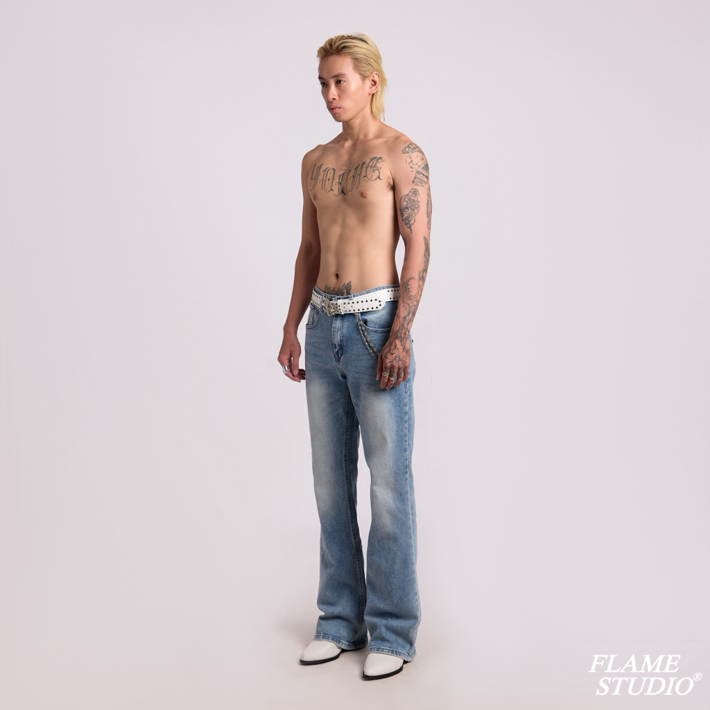 FLARE DENIM IN LIGHT BLUE กางเกงยีนส์ผู้ชายขาบานสีฟ้าอ่อน