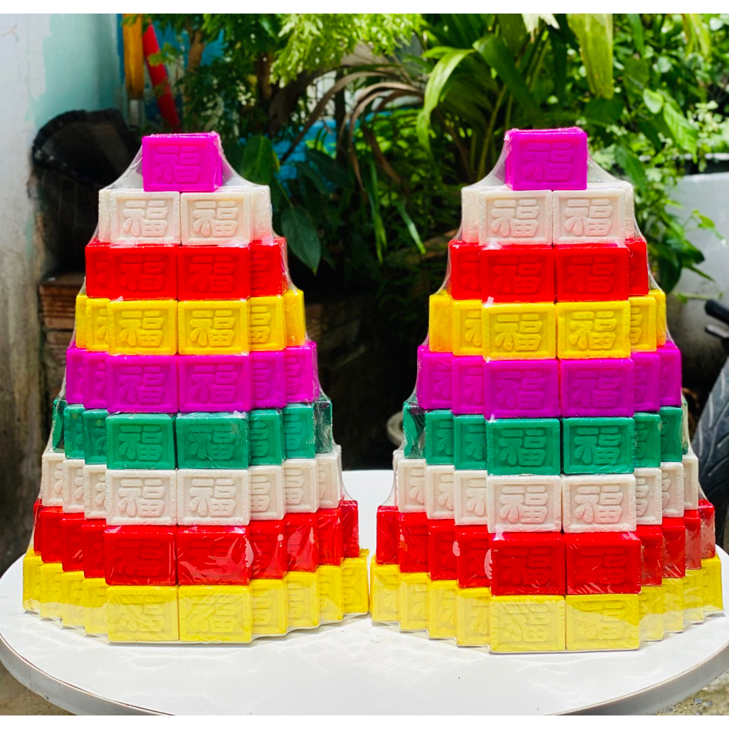 HUE PRINTED TOWER ที่มี LETTERS ของ PHUC FIVE COLORS 9 ชั้น (สูงประมาณ 30 ซม.)/1 หอ