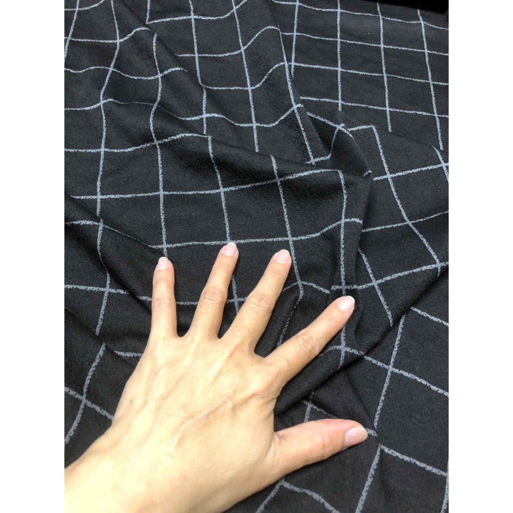 E872 - ผ้ายางยืดยูมิลายทางคาโรสีดํา (2.3m x 1.5m) ยืด 4 ทาง ความหนาเยอะ