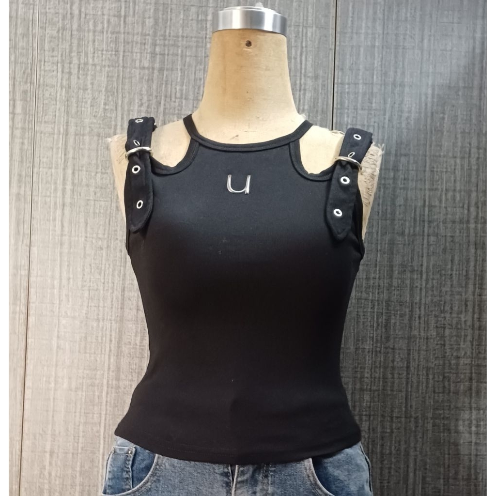เสื้อกล้ามยางสีดําสําหรับผู้หญิง ทรงเข้ารูป ดีไซน์สายสะพายไหล่แบบมีรู ตาไก่โลหะส่วนบุคคล Y2K.size S-