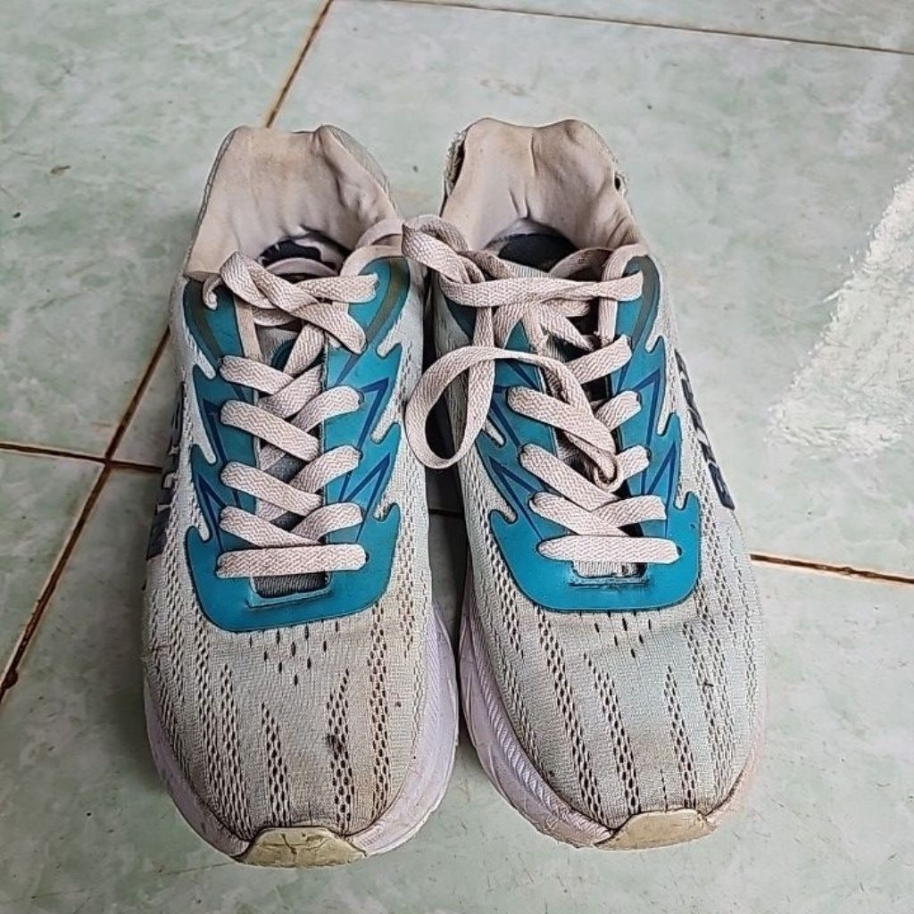 รองเท้า Goya Size 42 Run Together สบาย - เก่า