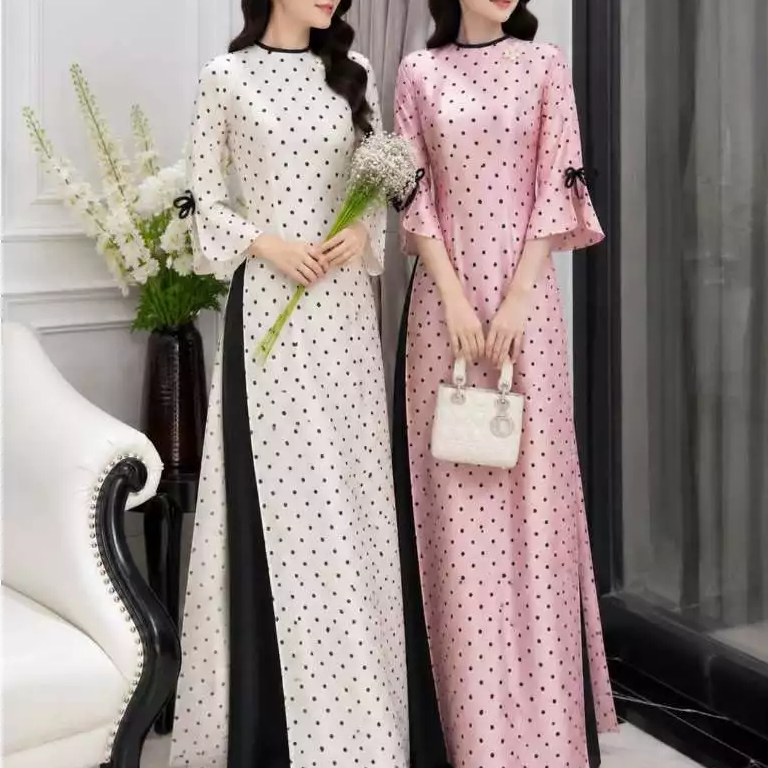 Ao dai แบบดั้งเดิมพร้อมแขนคัตเอาท์ stylized ทําจากไทเทเนียมลายจุด Viet Studio Ao Dai AO41