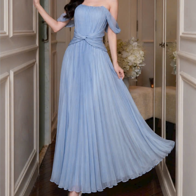 เดรสแม็กซี่เปิดไหล่ LUXURY LIGHT SOFT LUXURY