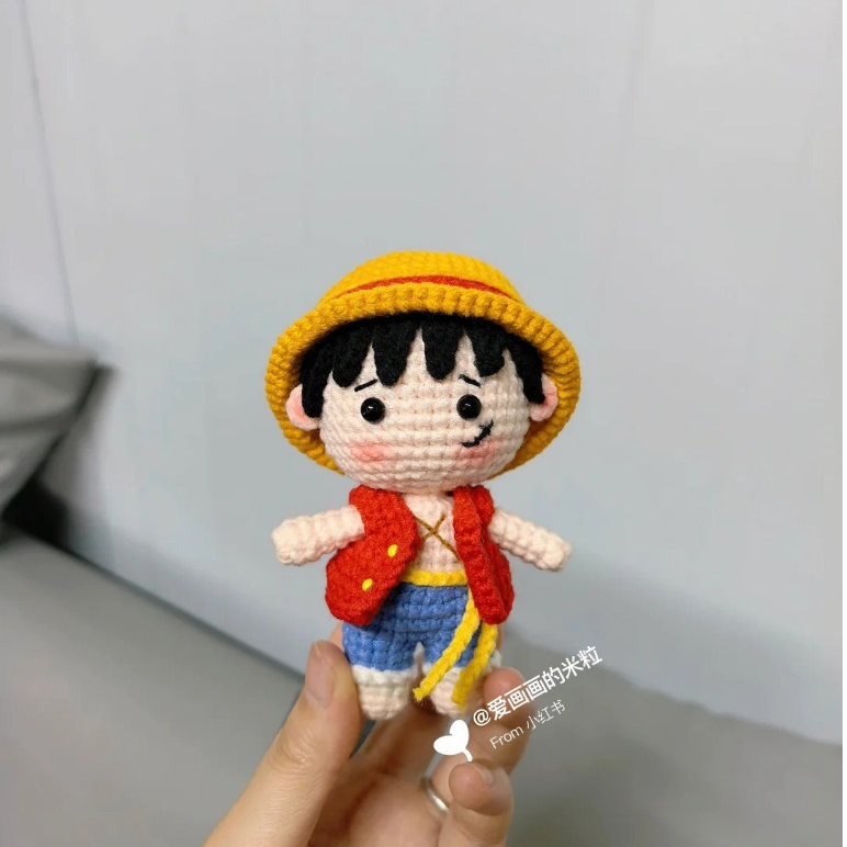 Handmade Wool Chibi Luffy Boy – Luffy One Piece Character ไม้แขวนเสื้อตกแต่งน่ารัก