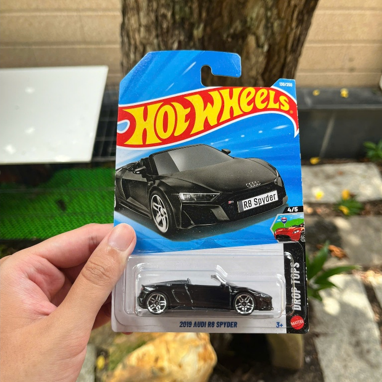 HOT WHEELS AUDI R8 SPYDER