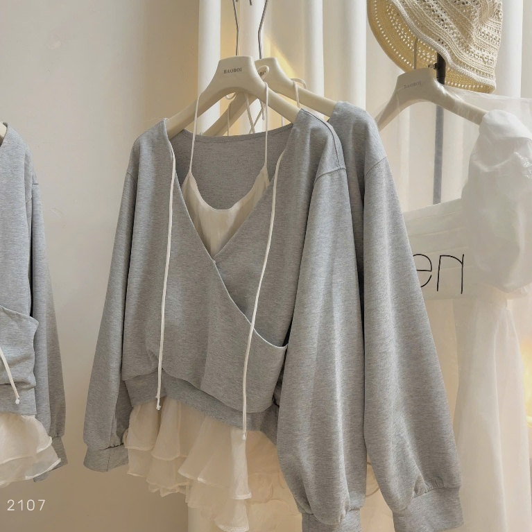 Lisa Top (TSW) เสื้อสเวตเตอร์หนังปลาแขนยาวแนวทแยงและเสื้อคล้องคอผ้าชีฟองสําหรับผู้หญิง the.sweather