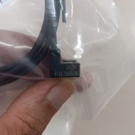 EE-SX951-W Optical slot Sensor - เซ็นเซอร์ออปติคอลรูปตัว U ตรวจจับที่แม่นยํา ใช้สําหรับเครื่องอุตสาห