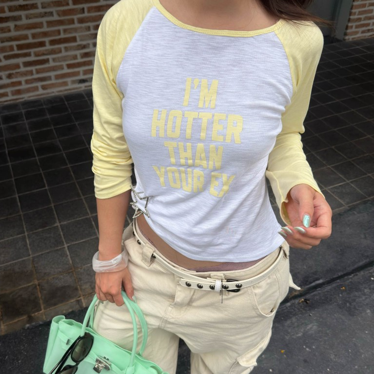 Moodie - "HOTTER" RAGLAN TEE | เสื้อแร็กแลนแขนยาวพิมพ์ผ้าไหม