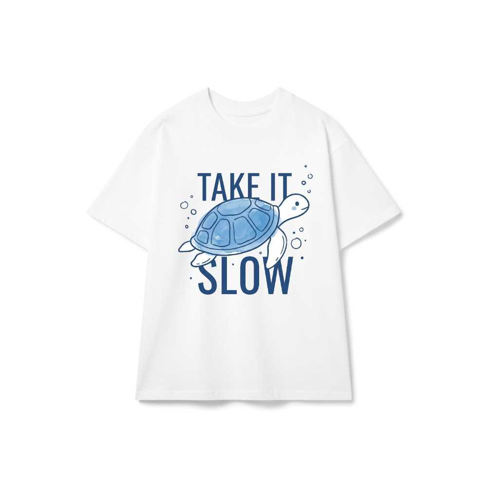 เสื้อยืด Unisex พิมพ์ลายเต่าทะเล Take It Slow Cotton Minimalist Loose Form 50926-08-19-JCP