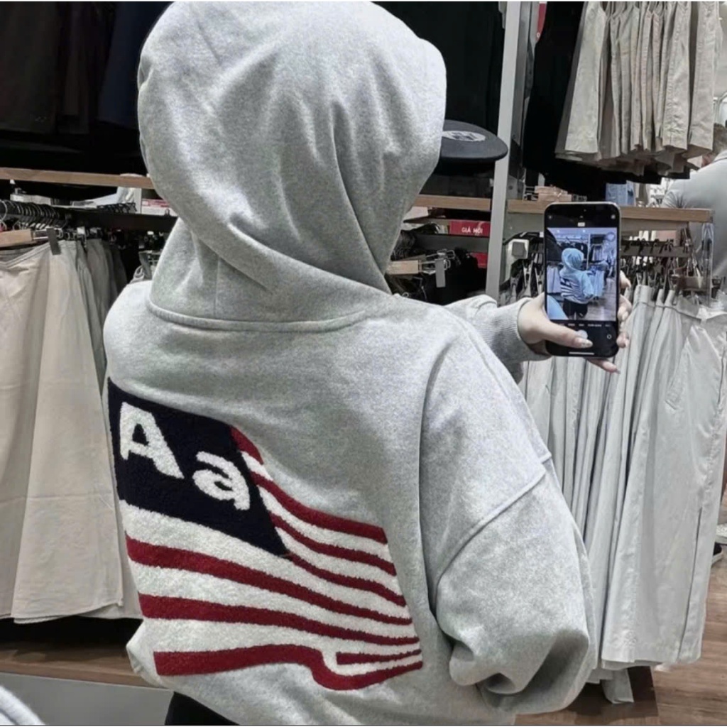 Aastu Zip Hoodie Boxy Form Fleece ปักธงชาติอเมริกัน ทนทาน แฟชั่นเทรนด์มาแรงปี 2025