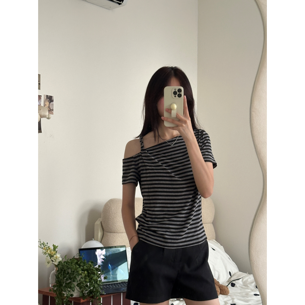 Joella: Twist Strap Tee ️ - เสื้อยืดเปิดไหล่ลายทางแนวนอนผ้าฝ้ายสําหรับผู้หญิงสายรัดบิด