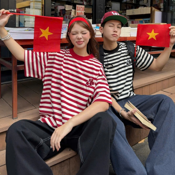 AB HOUSE - เสื้อยืดลายทางกว้างปักลายสําหรับผู้ชายและผู้หญิง