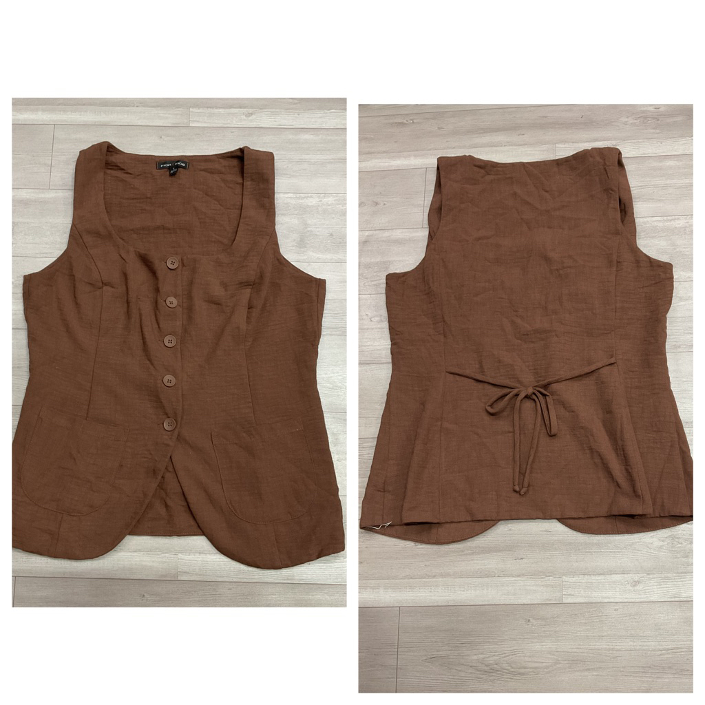 Lenin เสื้อกั๊กคอเหลี่ยมมีกระเป๋าเสริม Moa.moa