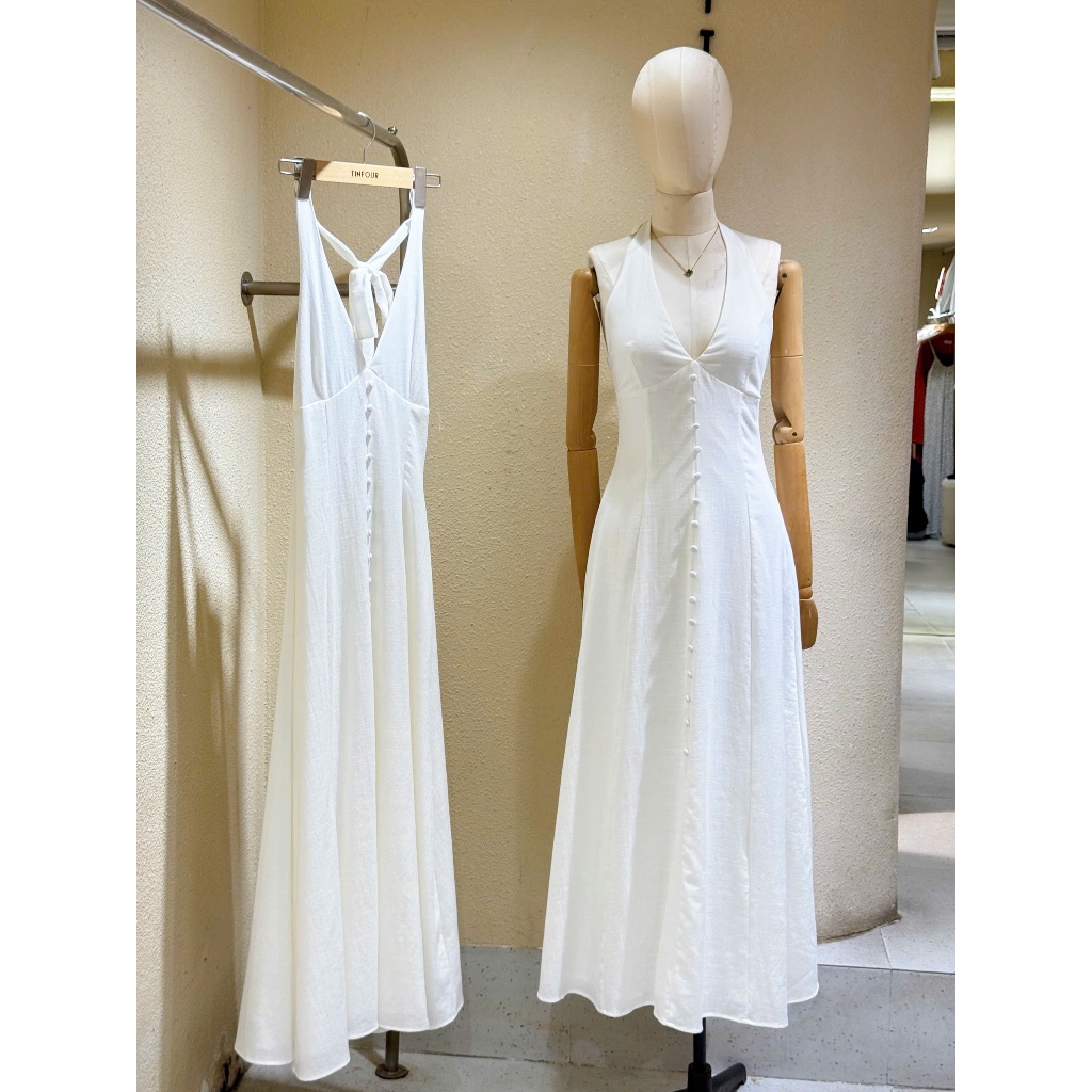 เดรสยาวทึบคล้องคอเปิดหลังสําหรับผู้หญิง ง540