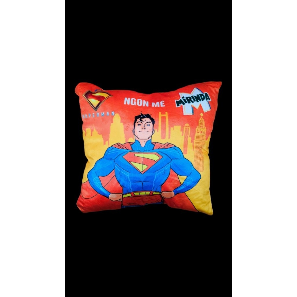 gối in hình Superman và logo thương hiệu nước ngọt Mirinda ~35x35 cm