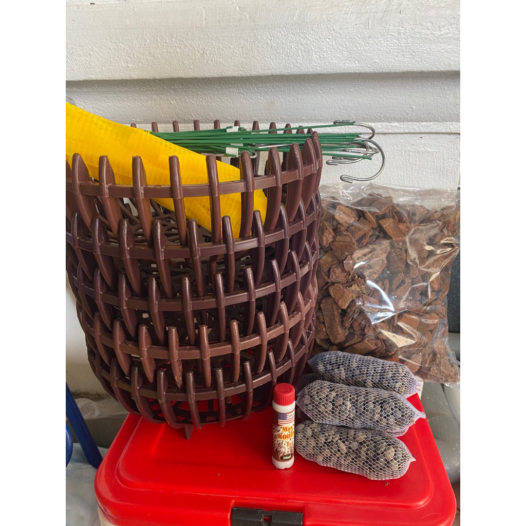 ฉ25 ฟักทองน้ําตาลพลาสติก คอมโบ ได้ 5 ตะขอพลาสติก 70ซม + ตาข่าย 5 ก้อน + ปุ๋ยคอกแพะ 5 ก้อน + ฟรี 20มล ขวด 1กิโลกรัม ถุงเปลือกสน