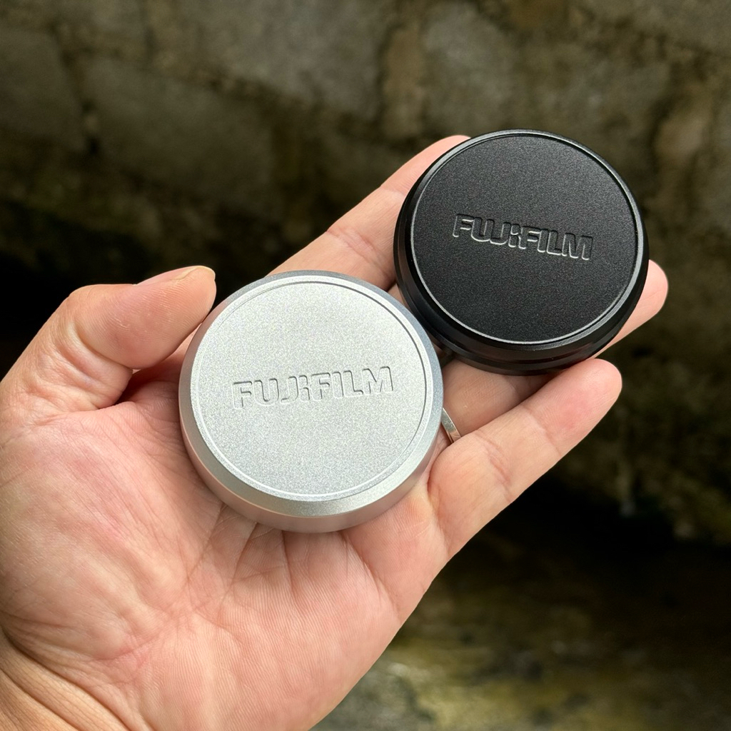 ฝาครอบกล้อง Fujifilm X100V, X100VI - สลักโลหะพร้อมตัวอักษร Fujifilm - ซับในกํามะหยี่ป้องกันรอยขีดข่ว