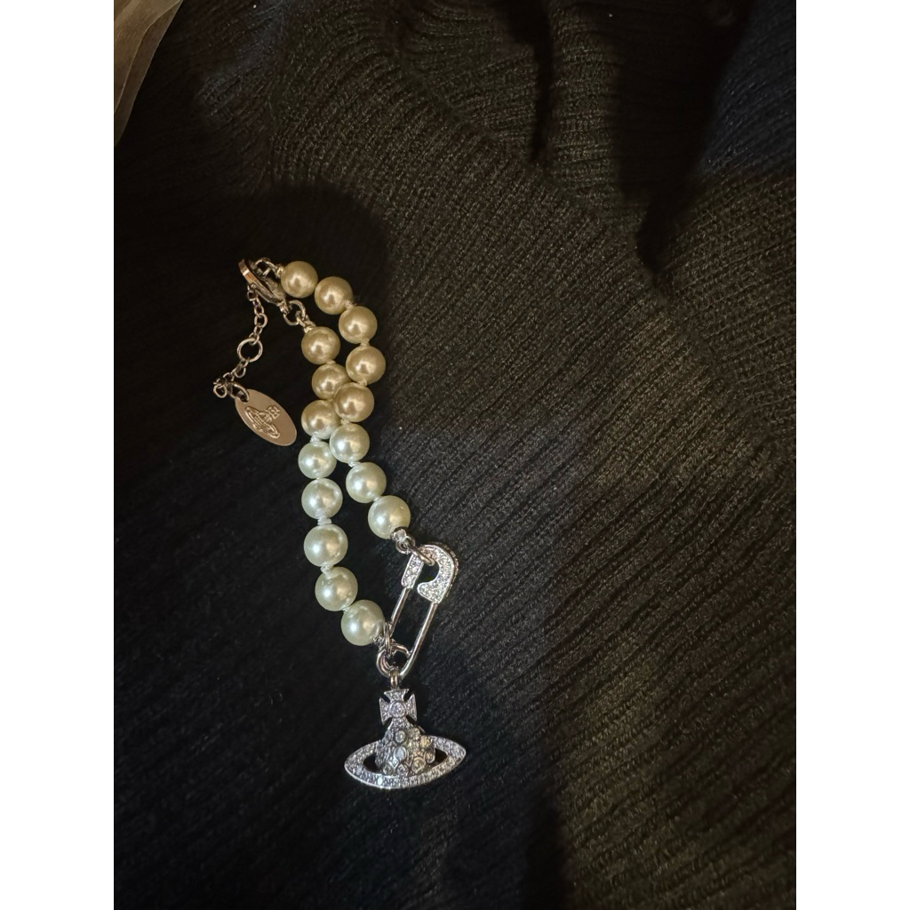 สร้อยคอ - ต่างหู - สร้อยข้อมือหมุด Vv Ww