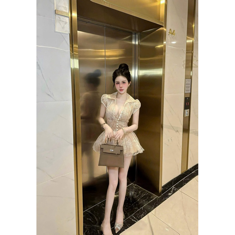 ชุดเดรสปาร์ตี้สตรีลูกไม้เปิดลงปุ่มคอปกปกคลุมด้วยกระโปรงชั้น Super Bossy Flared Standard Type 1 AV De