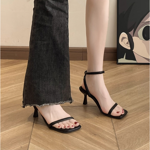 รองเท้ารองเท้าแตะผู้หญิงวิญญาณสูง SOLES 5P-7P HOT BLACK และ WHITE SLIM STRAPS รหัส A42 5P