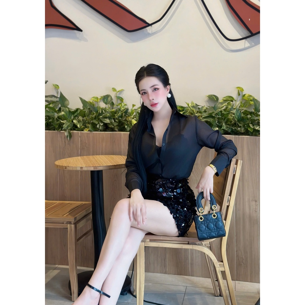 Queen Shop SM92 เสื้อเชิ้ตแขนยาวผ้าแก้วสีดํา