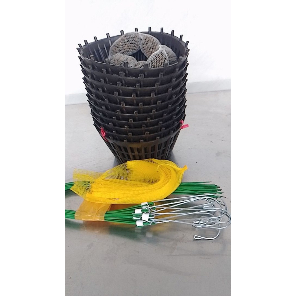 10 ฉ20-10 กระถางสแลทข้างพร้อมตะขอ 70ซม. - ซับหม้อ 10 ใบ - ปุ๋ยคอกแพะ 1 ถุง สําหรับปุ๋ยราก