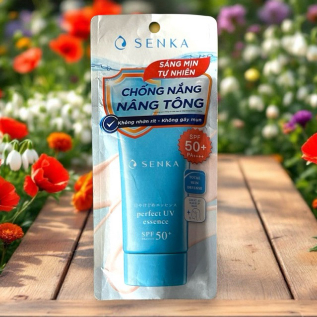 SENKA เซนกะ ครีมกันแดดเพิ่มโทน 50ก เพื่อผิวเนียนไม่เหนียวเหนอะหนะ โดยไม่ก่อให้เกิดสิว