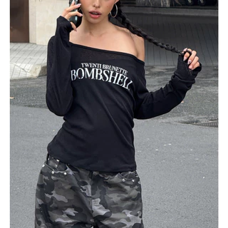 TWENTI เสื้อแขนยาวผ้ายืดบาง ทรงแร็กแลน พิมพ์ตัวอักษร