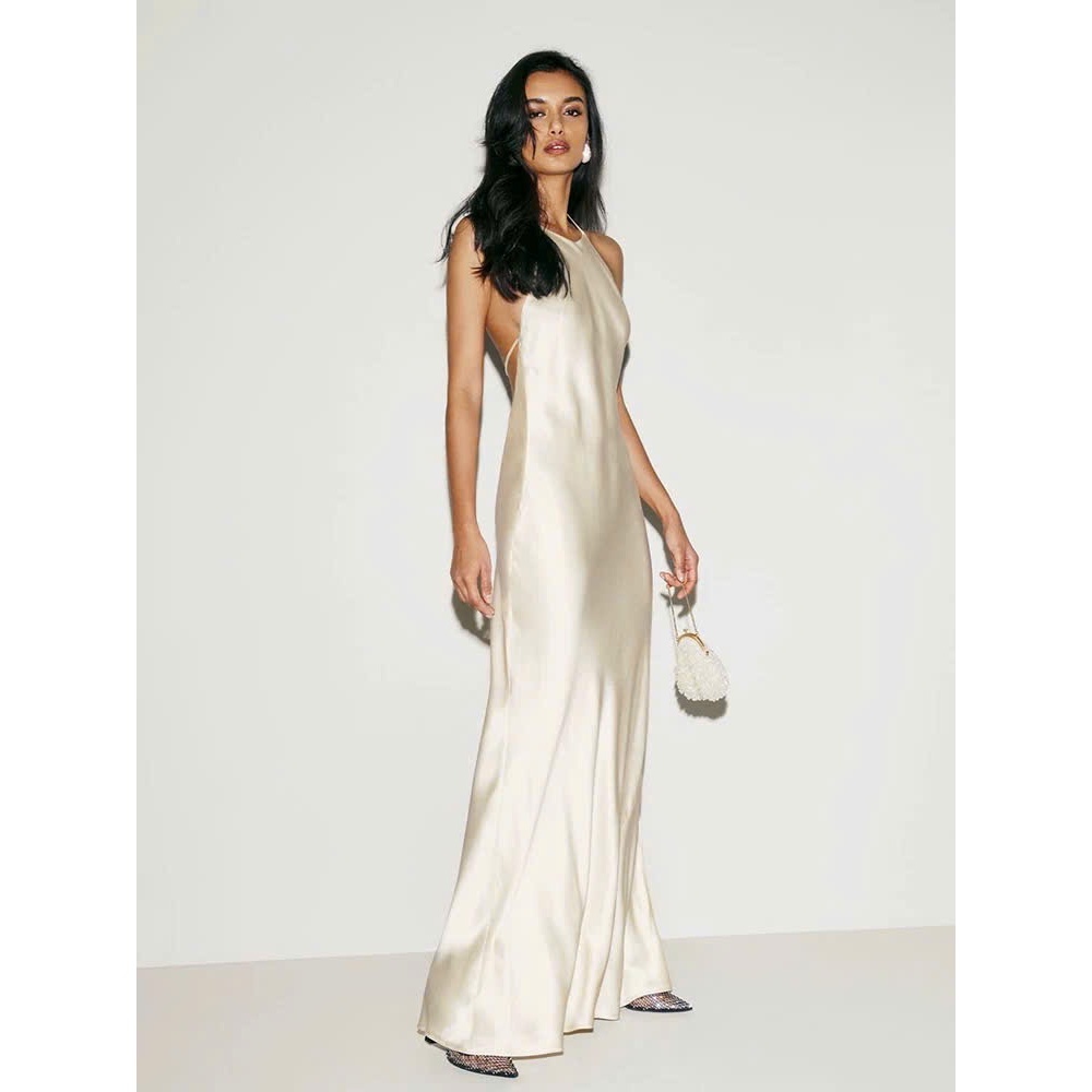 LaChin VD006 เดรสผ้าไหมคล้องคอและกระดุมหุ้ม Su Chau