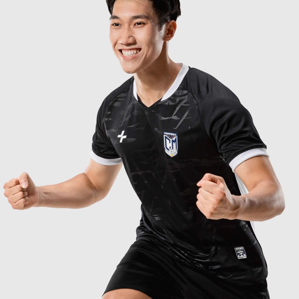 [Outlet ไม่มีคืน] เสื้อกีฬาฟุตบอลผู้ชาย Coolmate V คอ/คอกลม CFA24