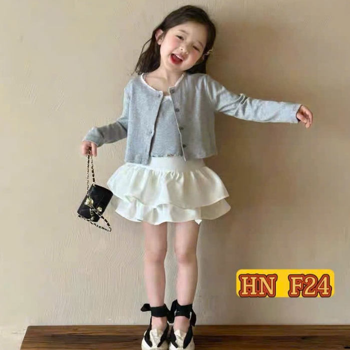 เสื้อผ้าเด็กผู้หญิงหน้าหนาว เสื้อผ้าเด็กผู้หญิง 3ct ชุดเสื้อคล้องคอผสมแจ็คเก็ตบางและกระโปรงบานมีซับใ