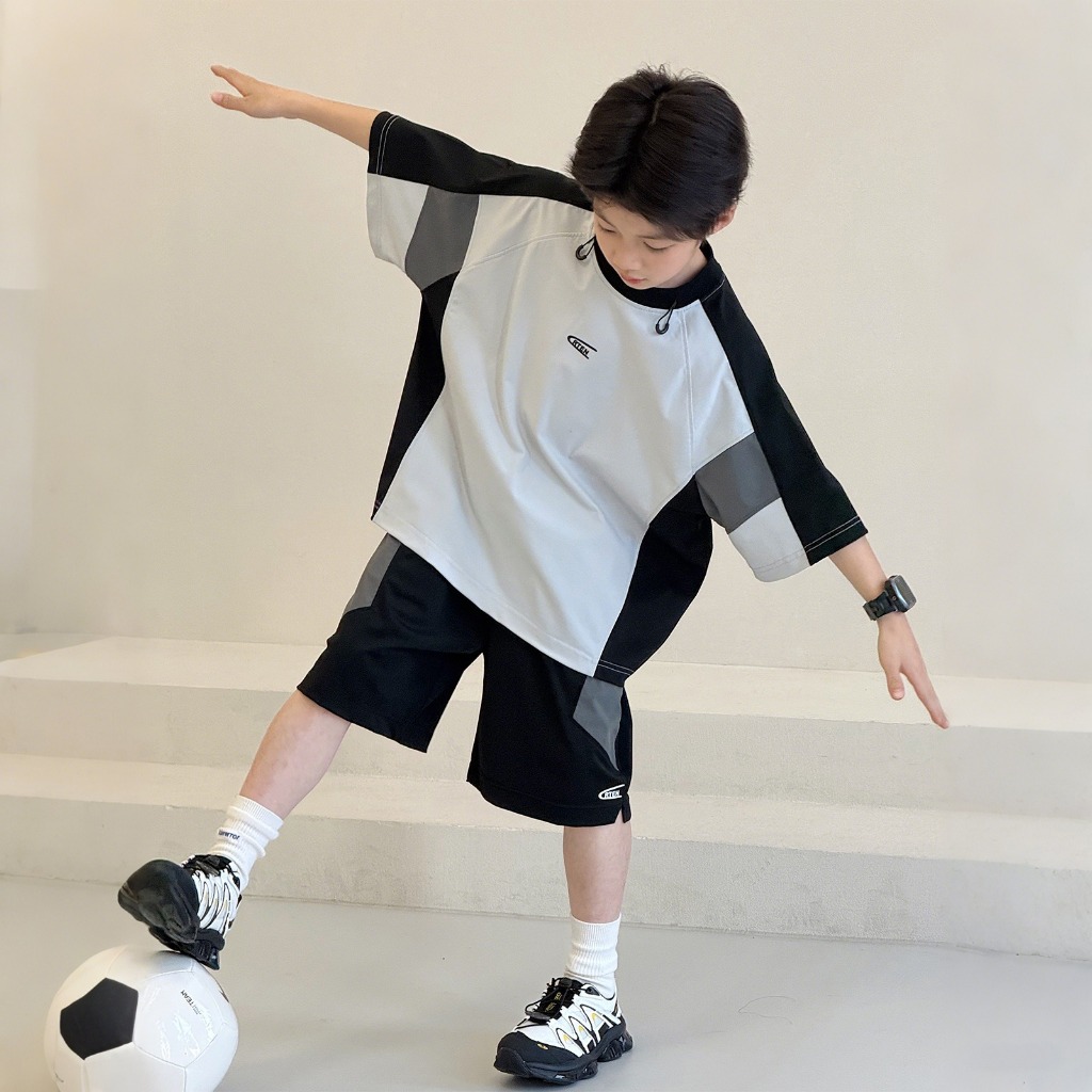 [บาท01] ชุดกีฬาเด็กผู้ชายสุดเท่สําหรับฤดูร้อนที่ใช้งานชุดแขนกุดเด็กผู้ชายระดับไฮเอนด์
