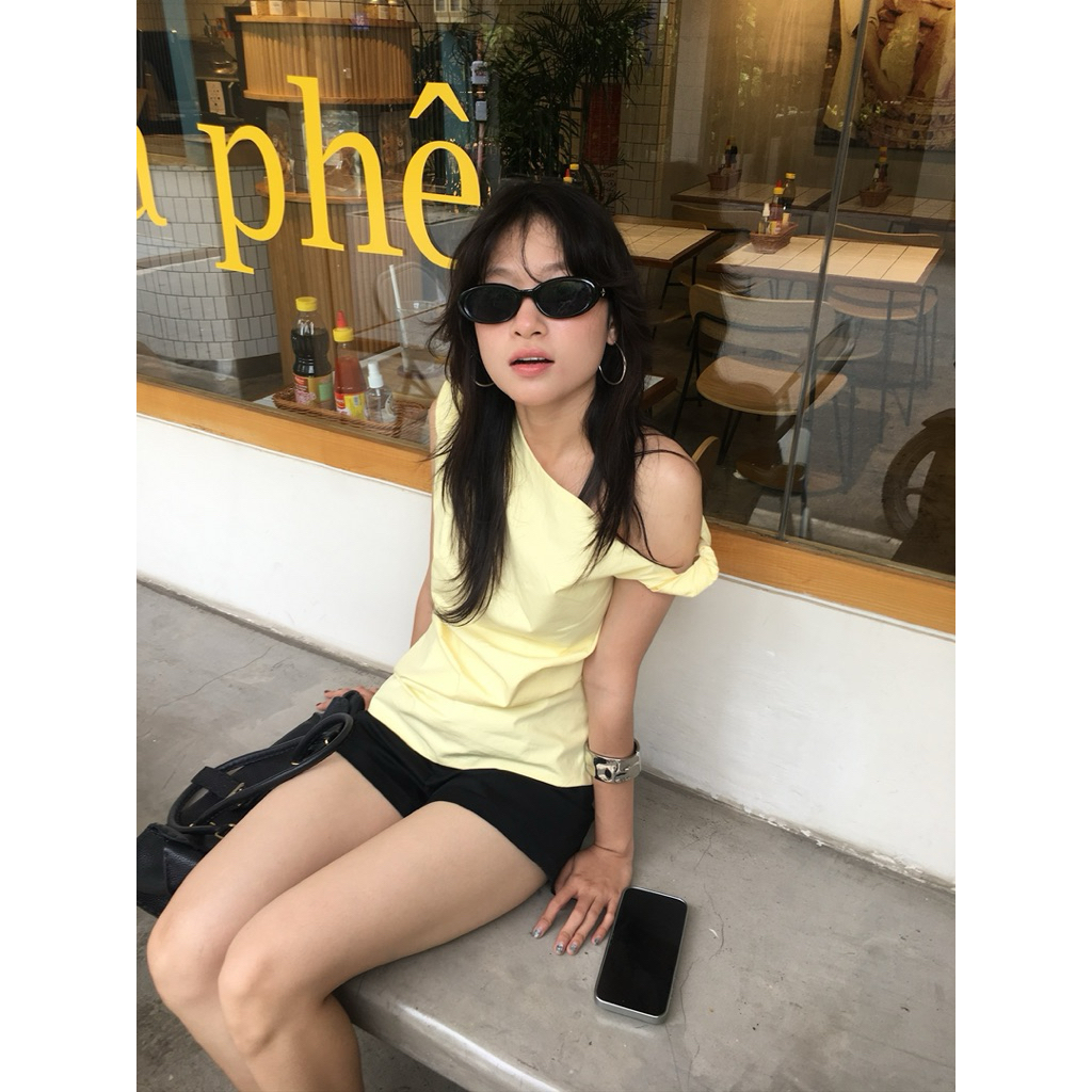 เสื้อบิดเปิดไหล่ - Aufra studio