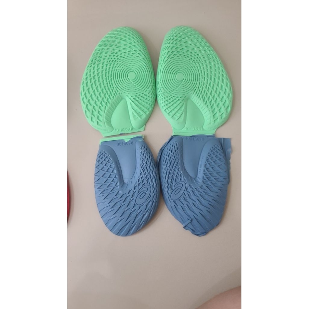 พื้นรองเท้า Asics เชี่ยวชาญในวอลเลย์บอล