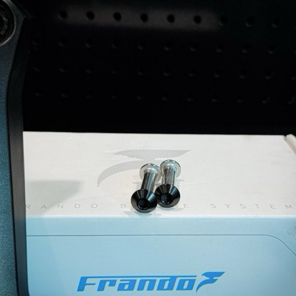 [XLZteam] FIX VIBRATING BLACK TITAN Screw พักเท้าหลังสําหรับ Yamaha EXCITER 135-150-155