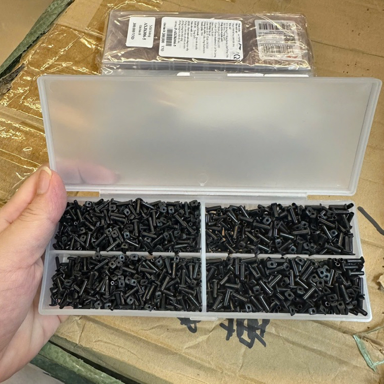 ของแท้ Lining Anti-Spagging Square Gene