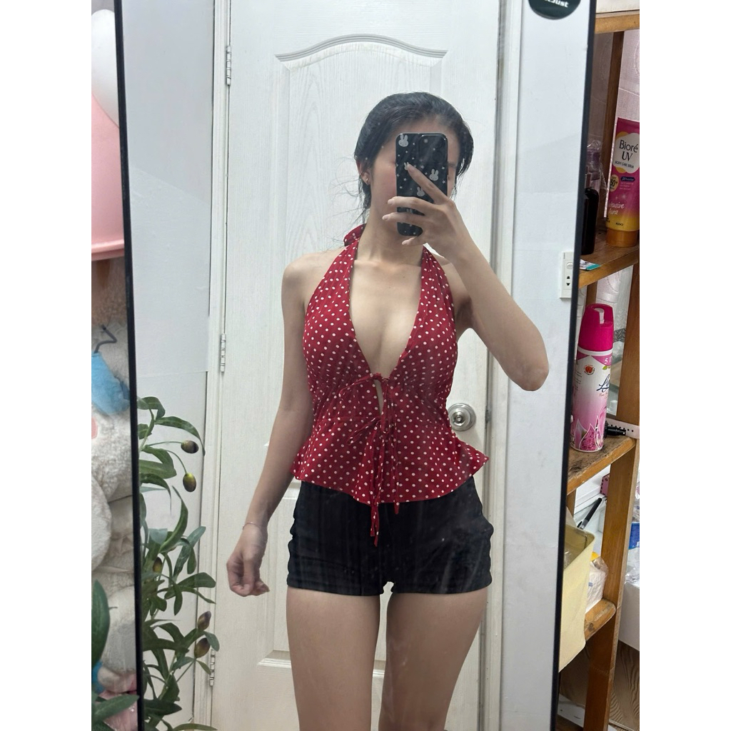 [WITH BREAST PADDING] เสื้อลายจุดคล้องคอคอลึกเซ็กซี่เปิดหลังและผูกหน้าบานที่ร้าน Quiats ราคา ถูกที่สุด ดีลบีเคเค แกลเลอรีภาพที่ 8