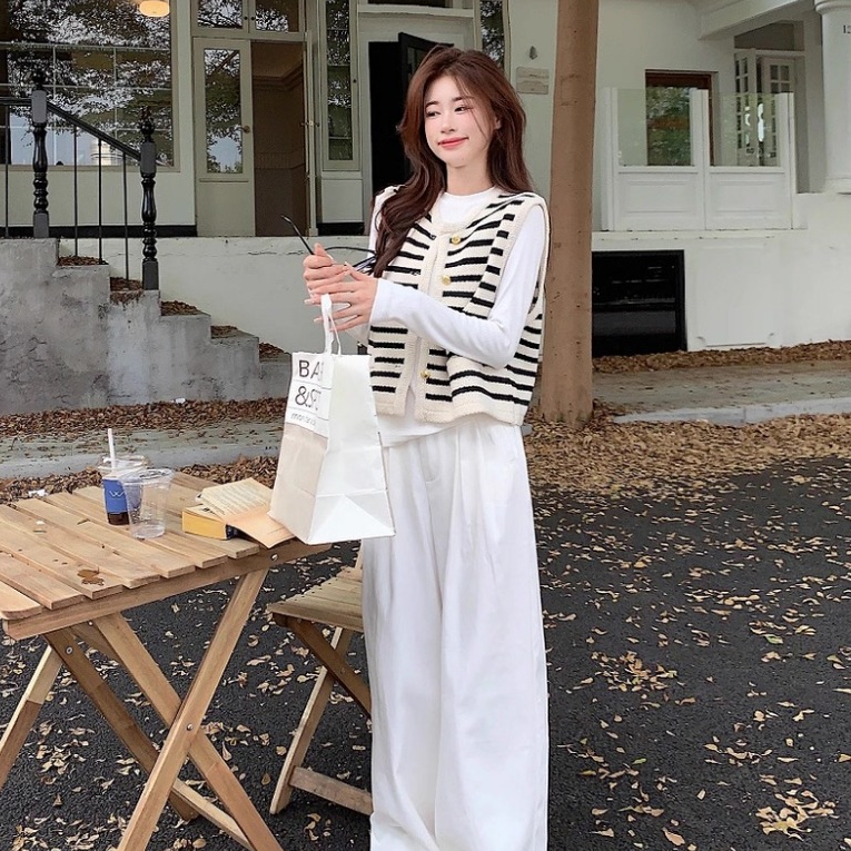 เสื้อกั๊กไหมพรมลายทางขาวดําสไตล์เกาหลีวินเทจ 24Feb.Studio KAH41