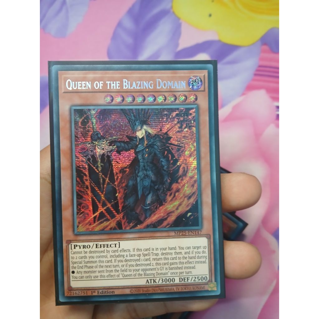 [Yugioh Bien Hoa Store] การ์ด 1 ใบ MP25-EN147 Queen of the Blazing Domain : Prismatic Secret Rare 1s